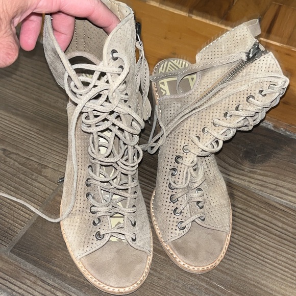 Dolce Vita size 8 heels. Super cute - Picture 3 of 6